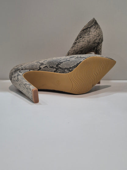 Ideal shoes bold heel