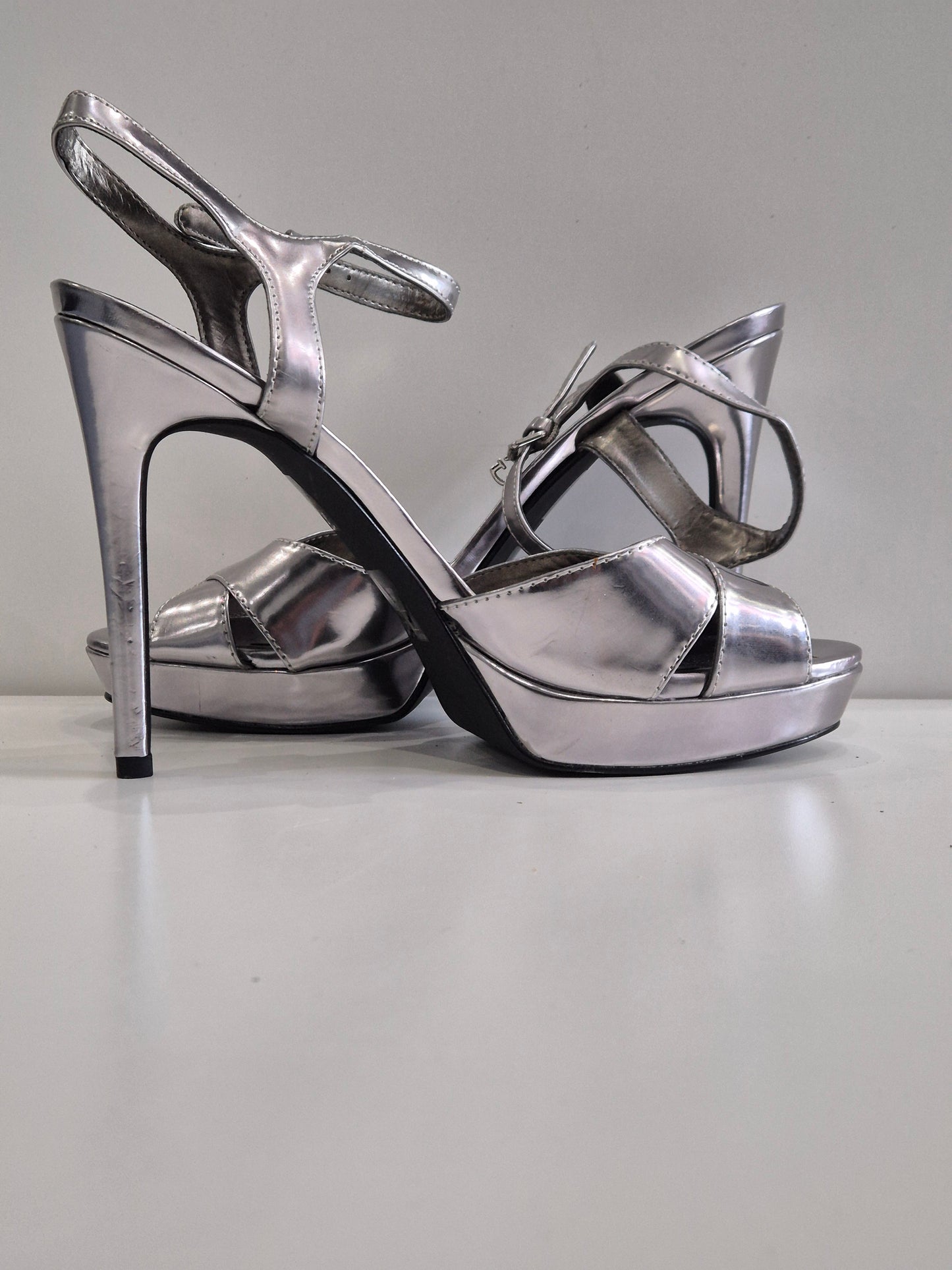 Guess designer heel