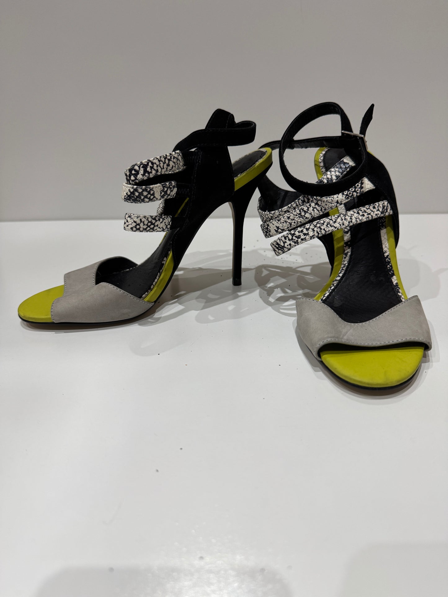 Office London bold heel